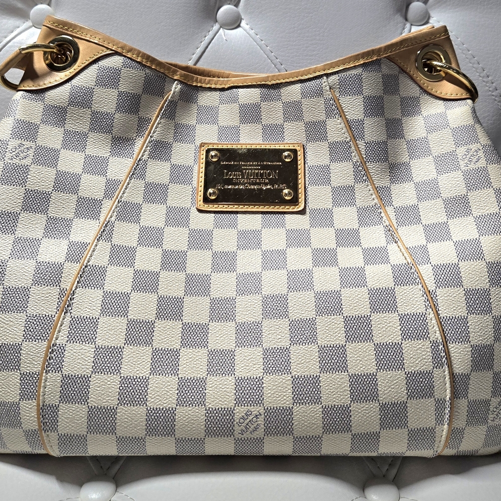 Louis Vuitton White Demier Women's Bag, Clean. Very good Condition.
